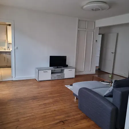 Appartement 5 Pieces Traversant Proche Paris *